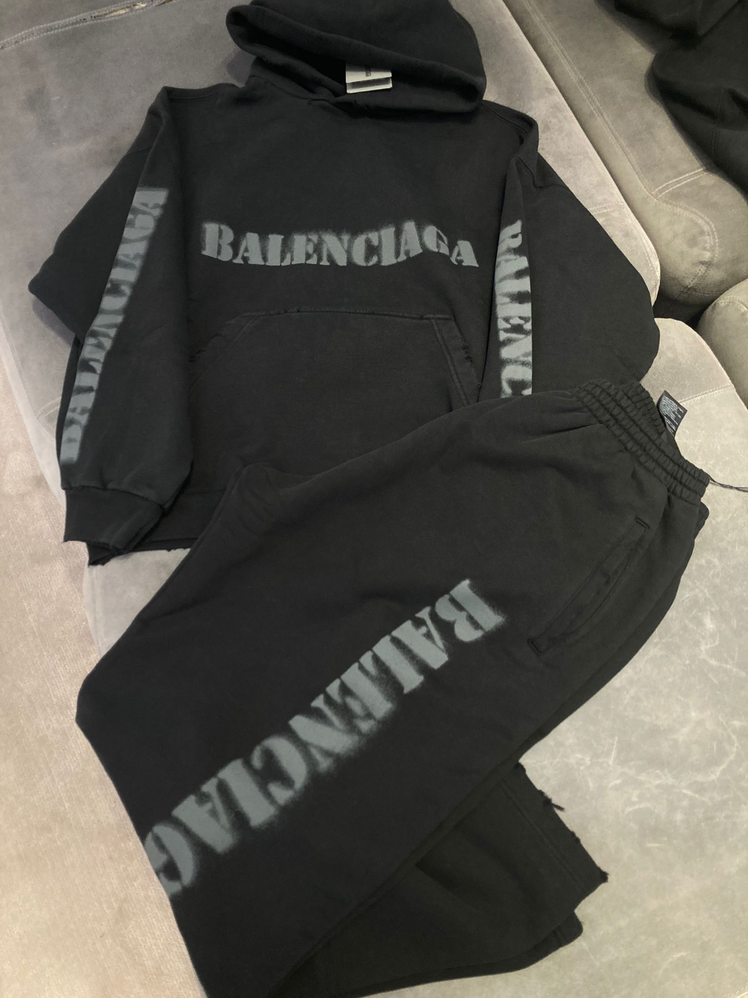 BALENCIAGA】STENCIL TYPE HOODIE ミディアムフィット ロゴ