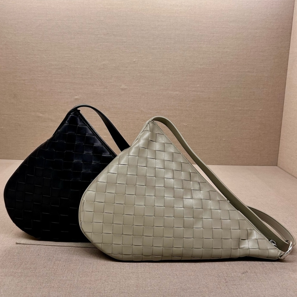 【BOTTEGA VENETA】スモール ヴィルギュル カーフ クロスボディ