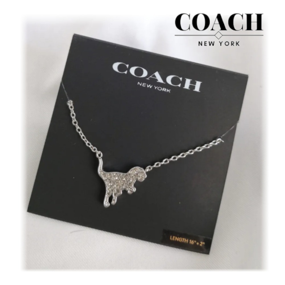 【COACH】プレゼントにも！レキシーペンダントネックレス CE977