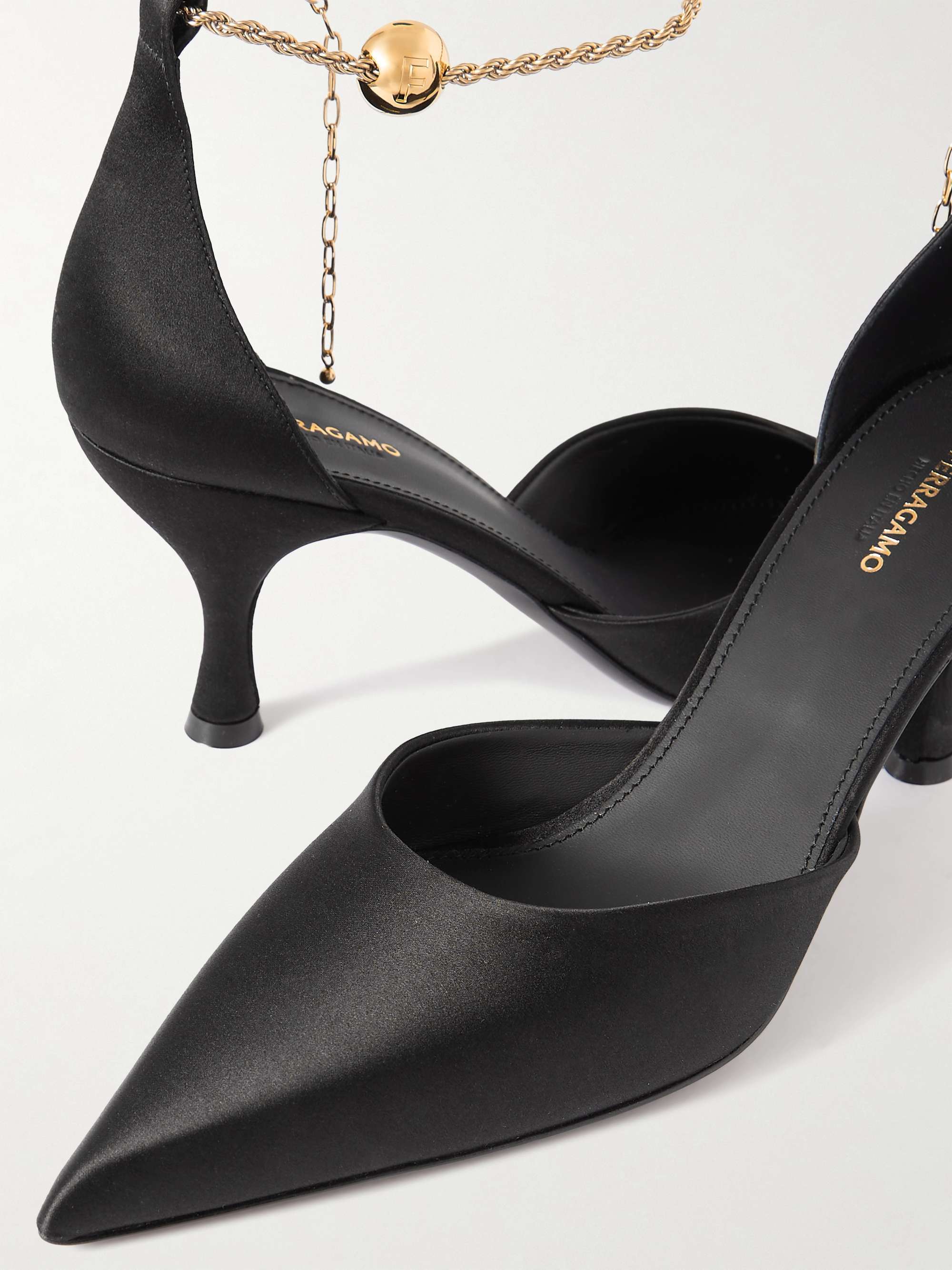 「FERRAGAMO」DANA サテン パンプス チェーン付き