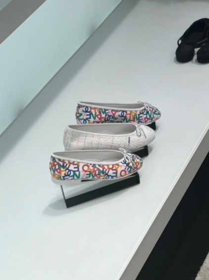 【24C☆カラフルな文字】CHANEL 《バレリーナ》 シューズ