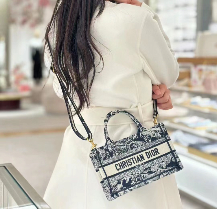【オシャレ度抜群★大人上品】DIOR《Dior Book Tote》ミニバッグ