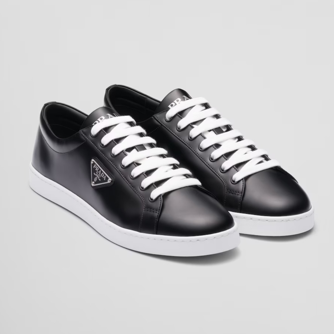 【入手困難】PRADA◆レザー ローテクスニーカー ロゴ付き 大注目 入手困難】PRADA◇ブラッシュレザー ローテクスニーカー ロゴ 靴