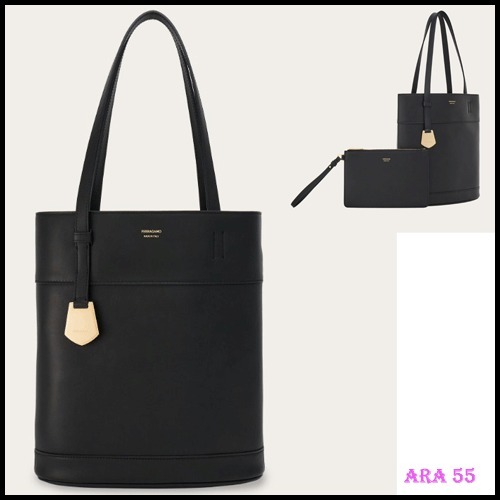 Ferragamo正規品/関税送料込み North-South charming tote bag