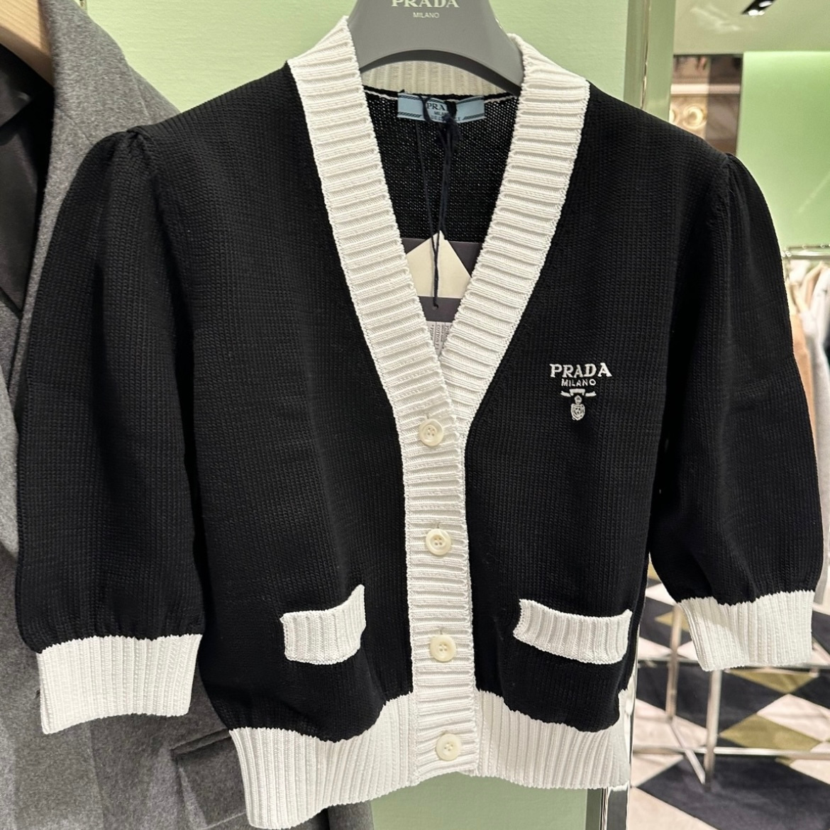 6900□PRADA プラダ カーディガン ウール ベージュbc07x1 210.jpg
