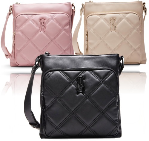 Steve Madden モノトーンロゴ キルティング クロスボディ♪
