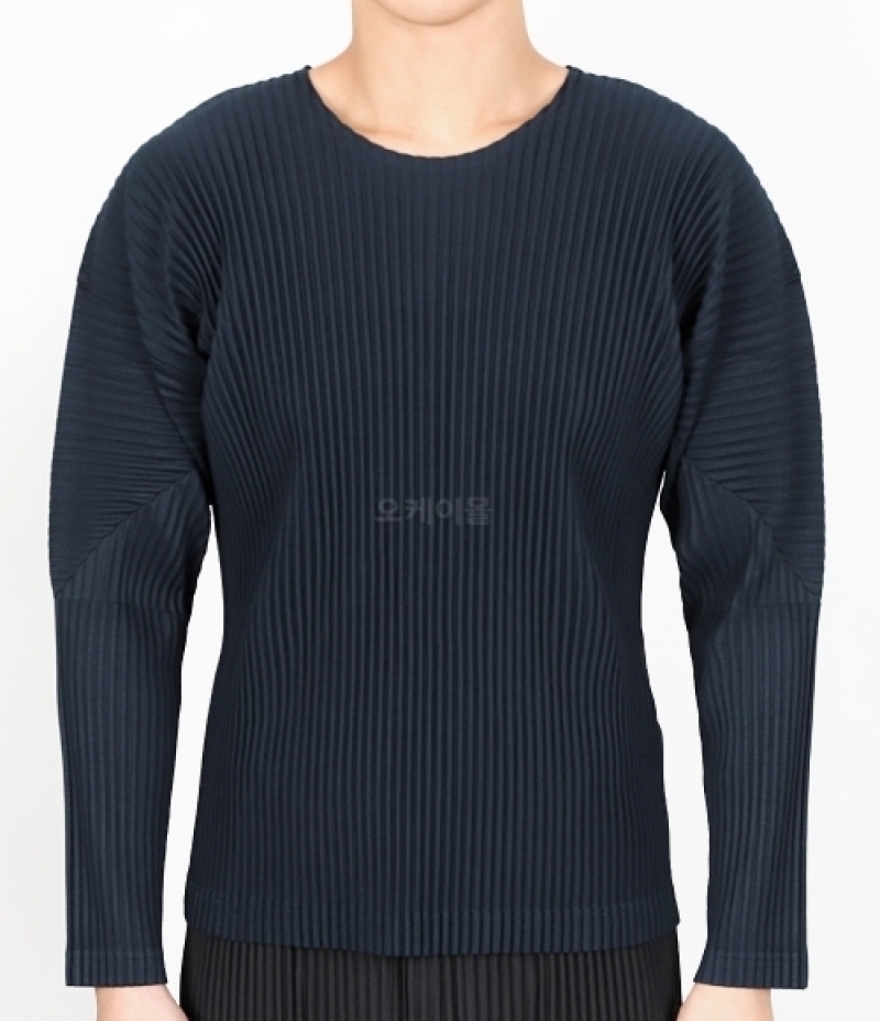 HOMME PLISSE ISSEY MIYAKE｜LONG-SLEEVED ROUND NECK T-SHI