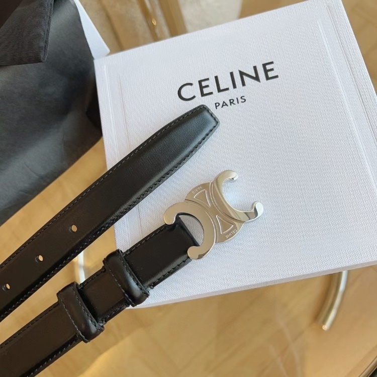 【CELINE】ミディアムトリオンフベルト ユニセックス CELINE(セリーヌ) ミディアムトリオンフベルト ユニセックス
