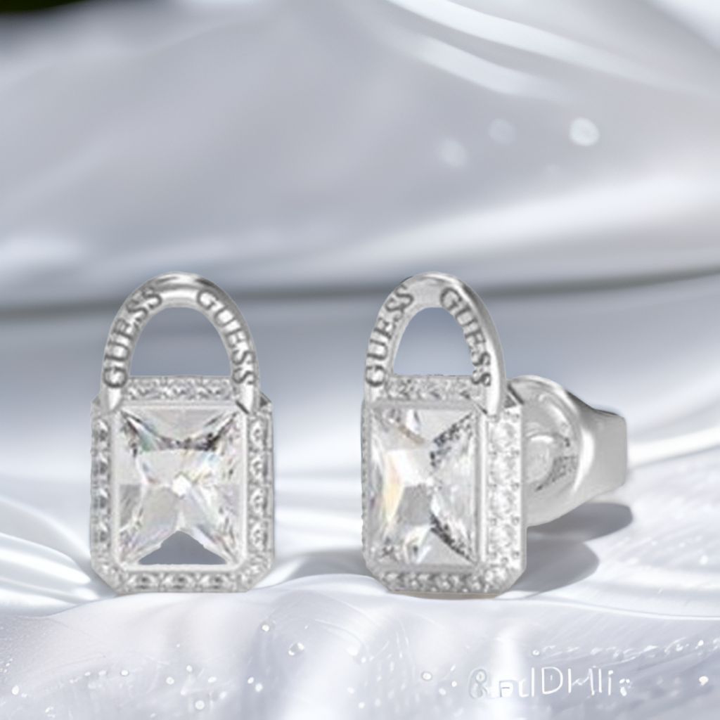 【GUESS】人気！ゲス ロゴ ピアス /南京錠 ピアス/シルバー