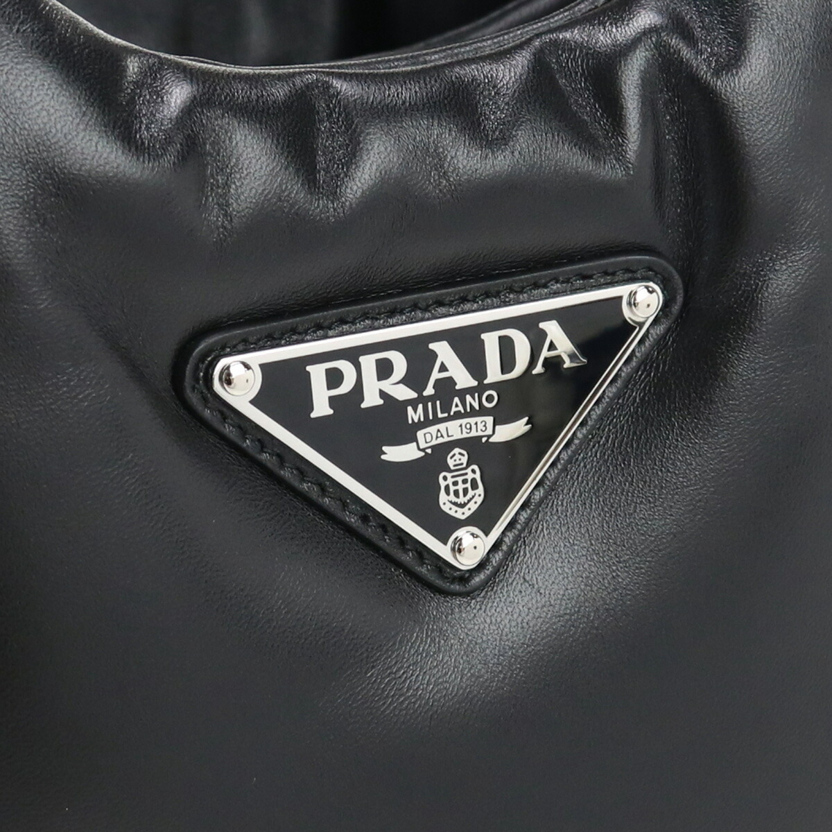 VIP【送料無料・関税込み】希少 入手困難 PRADA ハンドバッグ VIP【送料無料・関税込み】希少 入手困難 PRADA ハンドバッグ
