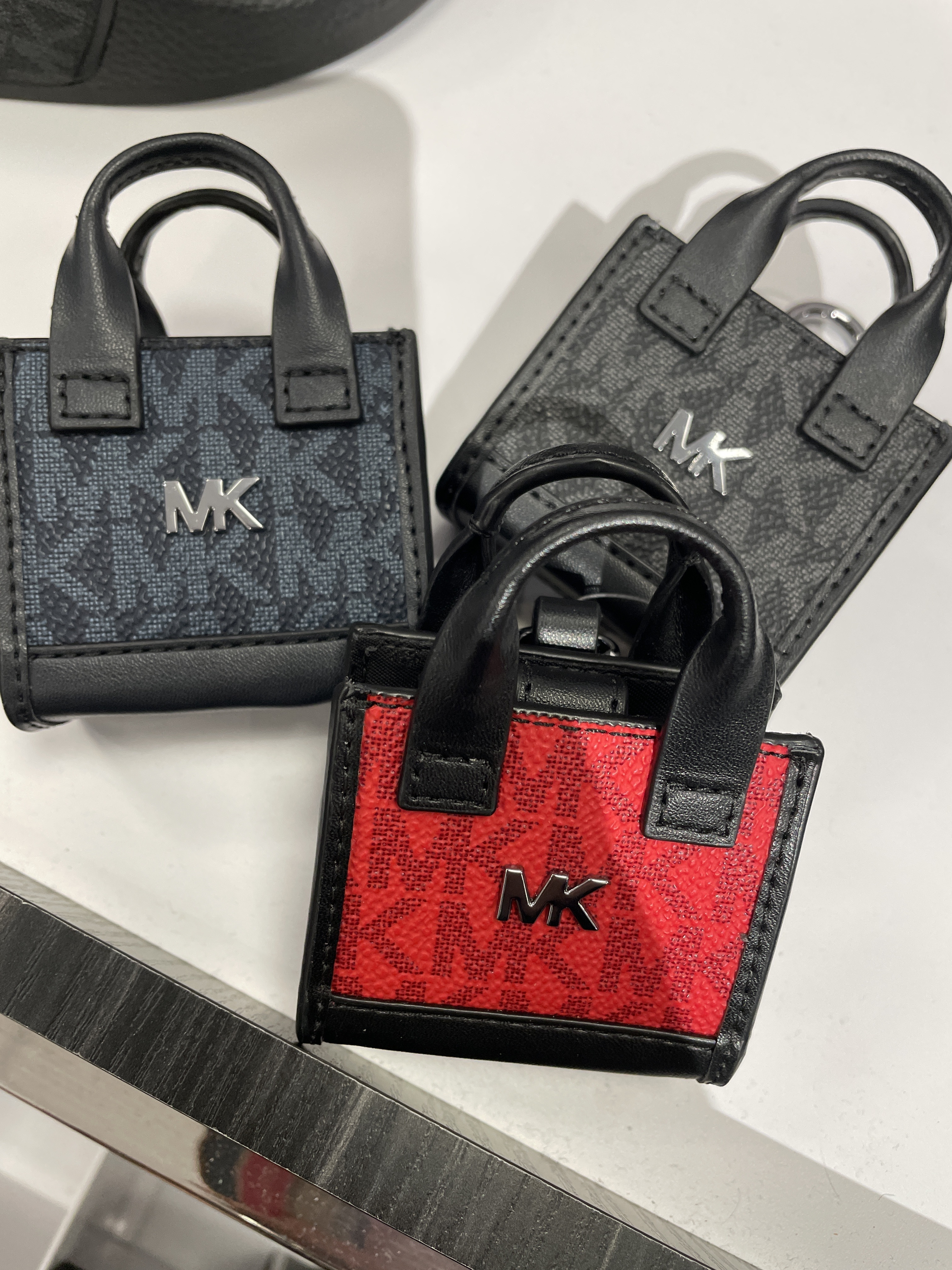 マイケルコース Michael Kors ミニバッグエアポッズケース