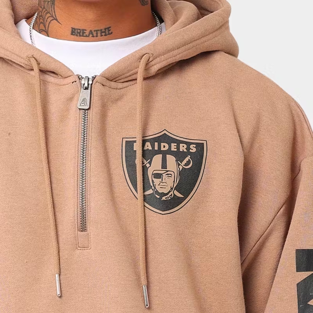 【US限定】NEW ERA Las Vegas Raiders Zip Script Hoodie Khaki US限定】NEW ERA Las Vegas Raiders Zip Script Hoodie Khaki