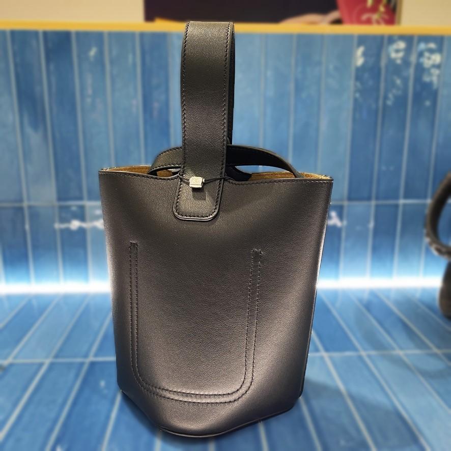 LOEWE【新作・在庫薄】ペブル バケットバッグ mini【関税込み