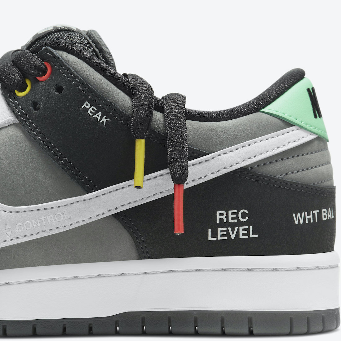 ★NIKE★大人気★SB DUNK LOW PRO \"CAMCORDER\"★追跡可