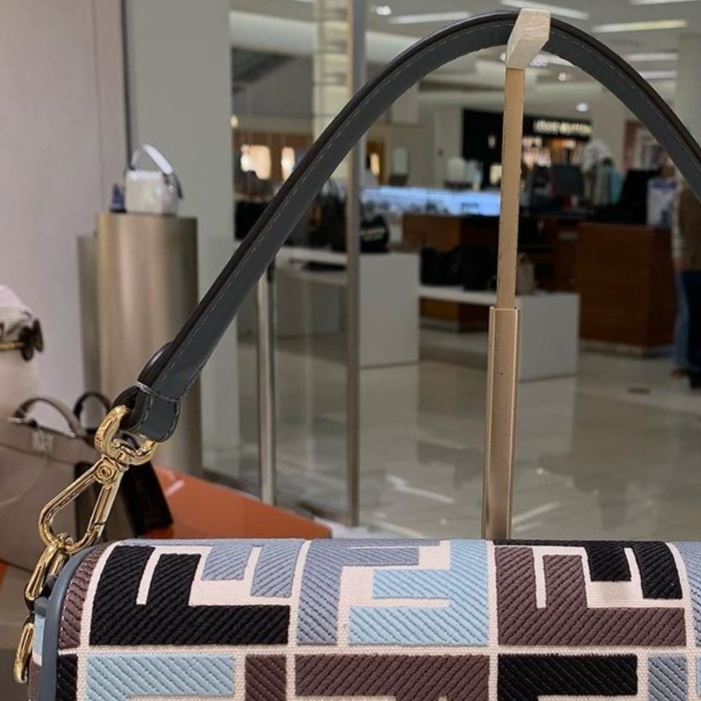 【FENDI】24FW＊バゲット ソフトトランク マルチカラーFF刺繍 210.jpg