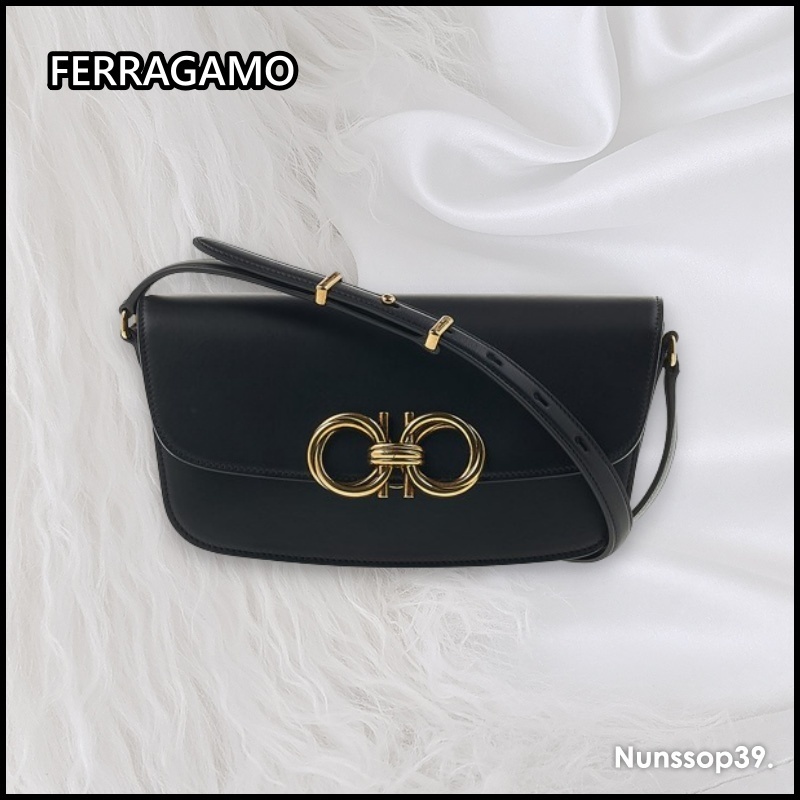 《FERRAGAMO》 21 2916 0759141 トラペジオ ショルダーバッグ