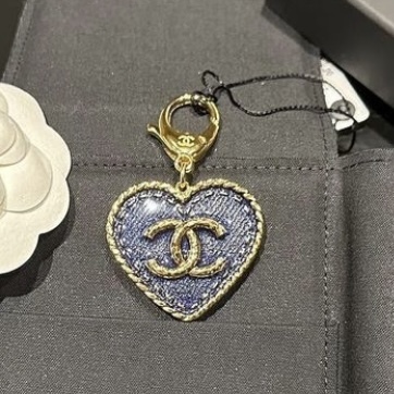 【24C☆プレゼントやご自身のご褒美に】 CHANEL キーリング 24C/ロゴが煌めく】シャネル キーリング 財布・小物