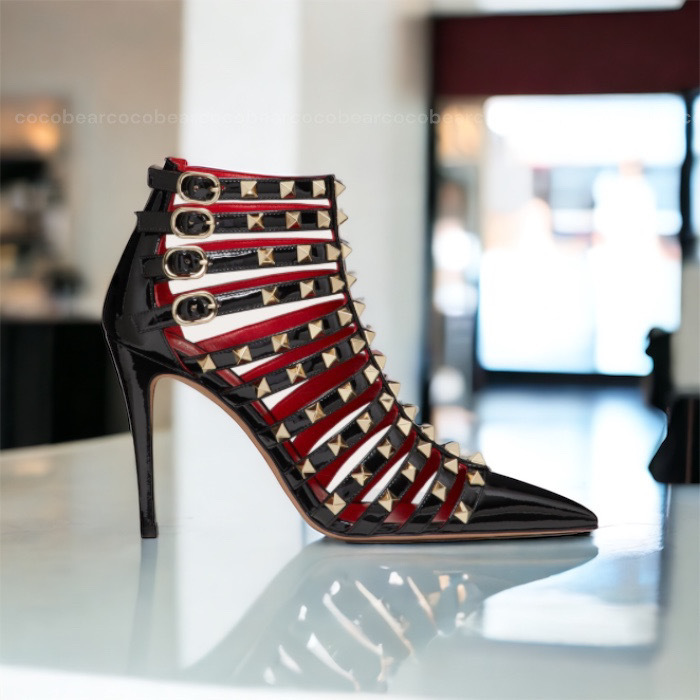 ☆Valentino☆セール！パテントレザー ROCKSTUD ショートブーツ