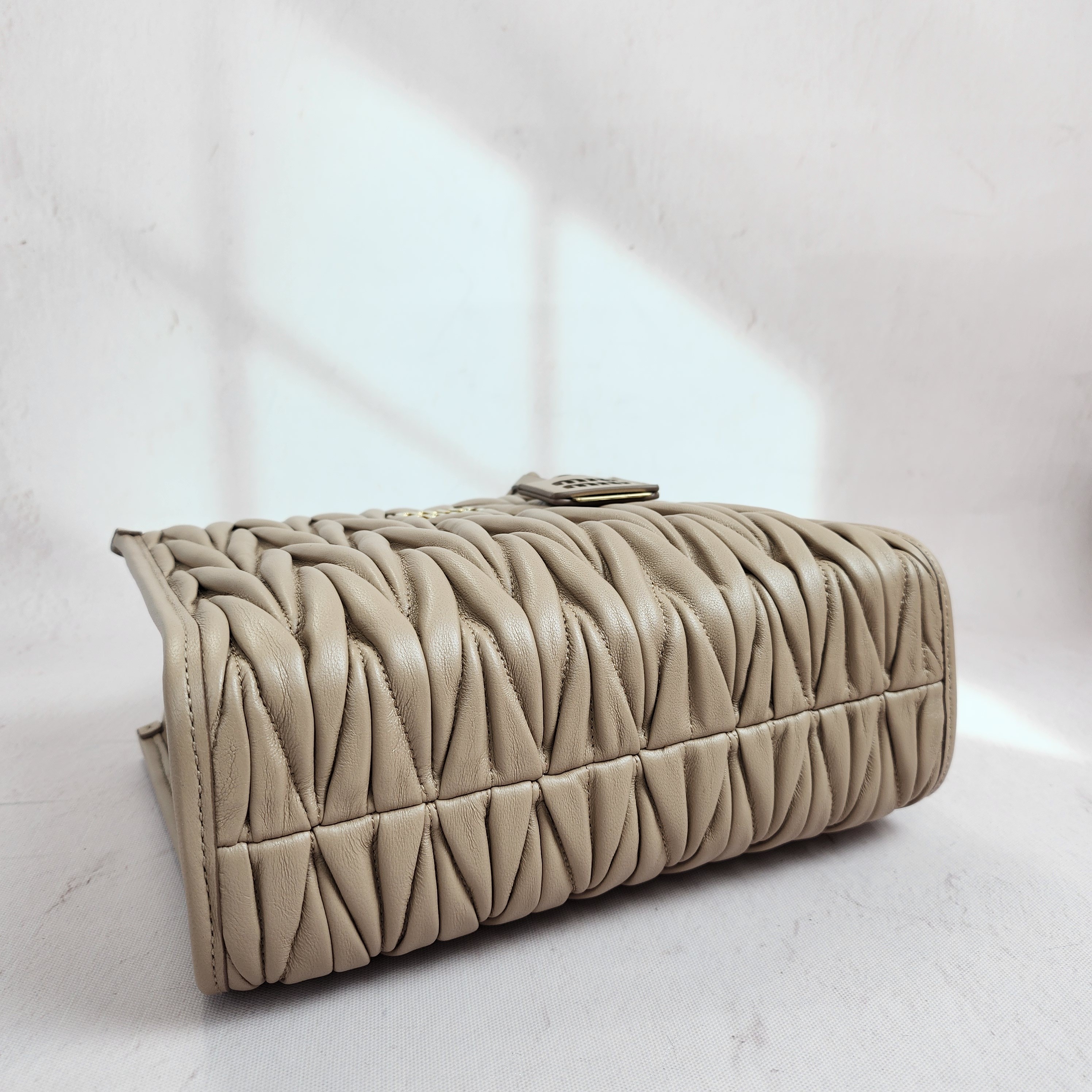 ☆【MIU MIU】☆マテラッセレザーショルダーバッグ☆CAMEO☆ ☆【MIU MIU】☆マテラッセレザーショルダーバッグ☆CAMEO☆