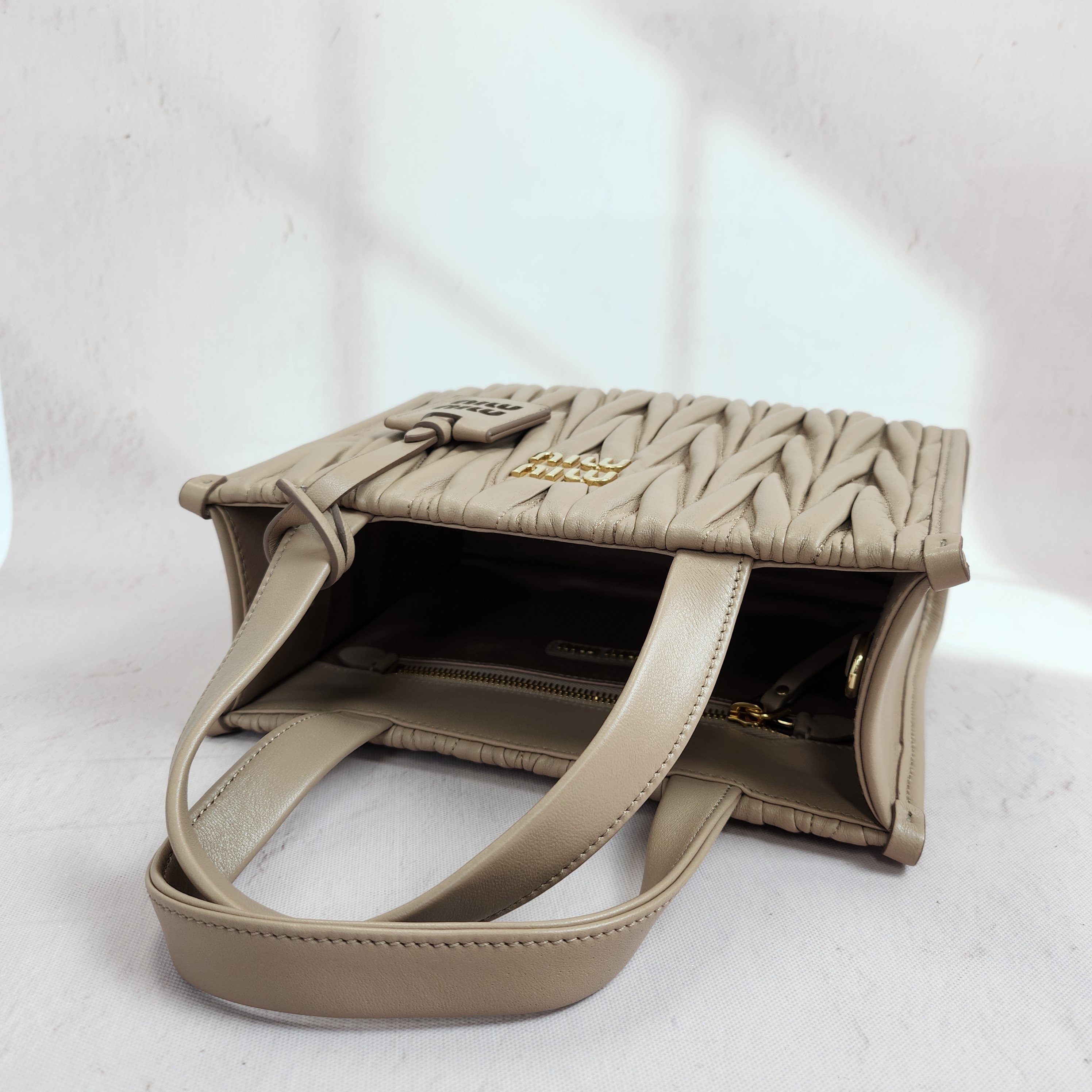 ★関税込★MIUMIU★マテラッセレザーショルダーバッグ★CAMEO ☆【MIU MIU】☆マテラッセレザーショルダーバッグ☆CAMEO☆