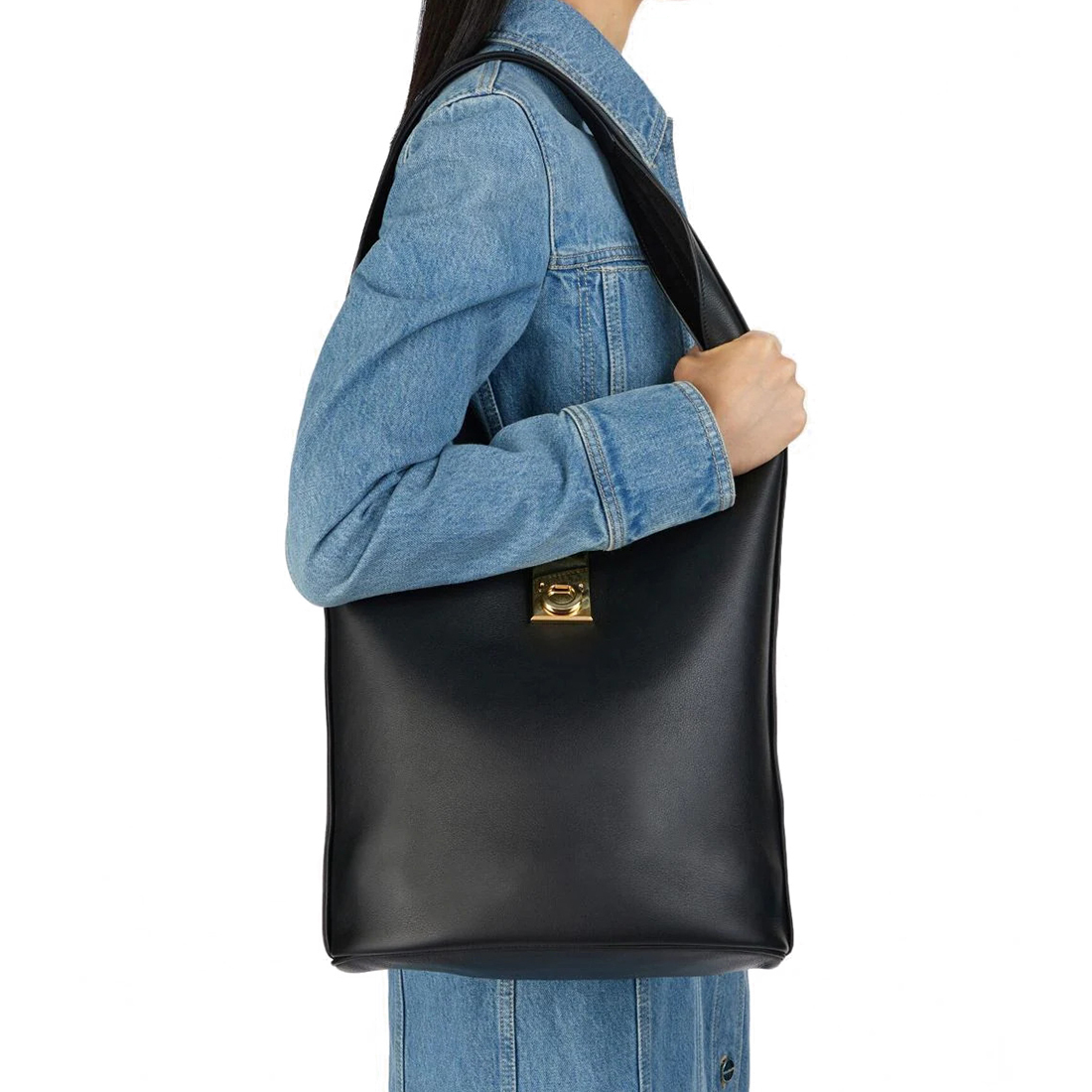 Ferragamo(正規品/関税送料込み) バックル ホーボーバッグ 関税負担なし☆Salvatore Ferragamo バックル付きホーボーバッグ