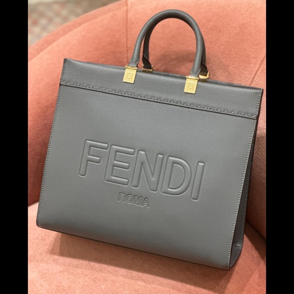 24SS【FENDI】フェンディ サンシャイン ミディアム ブルーレザー