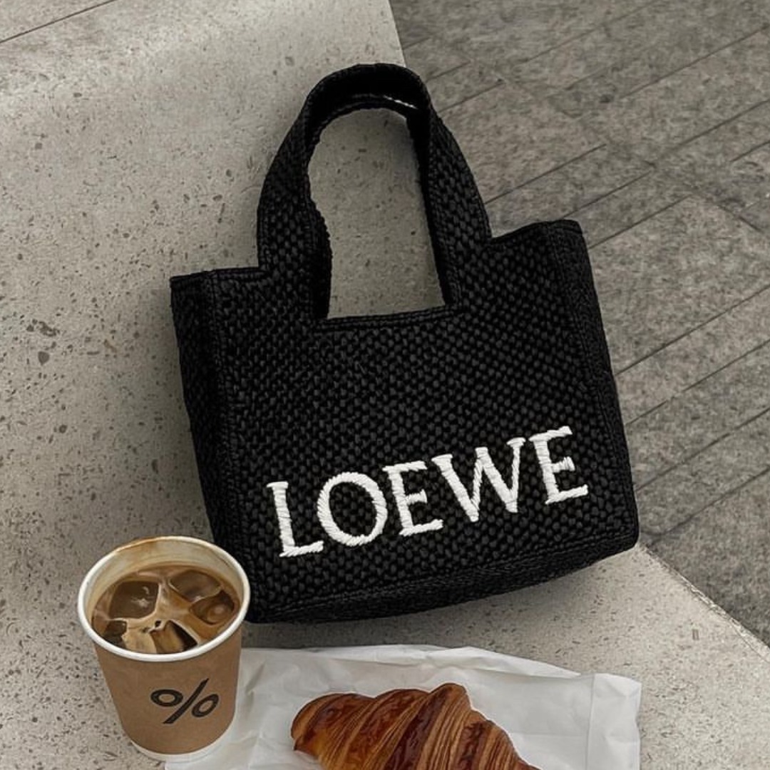 【LOEWE】ラフィア ロゴ ストラップ付 スモール トートバッグ 話題】LOEWE◇ラフィア スモール フォントトート ストラップ付
