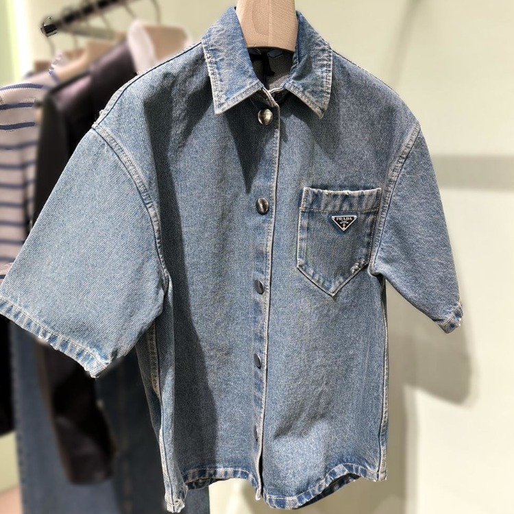 ヴィンテージ ウォッシュ加工の【PRADA】デニム シャツ ブラック ネイビー デニム シャツ | PRADA