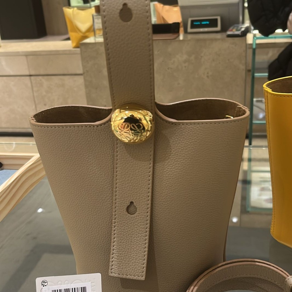 本物保証/LOEWE ペブル ミニ バケットバッグ ソフトグレイン