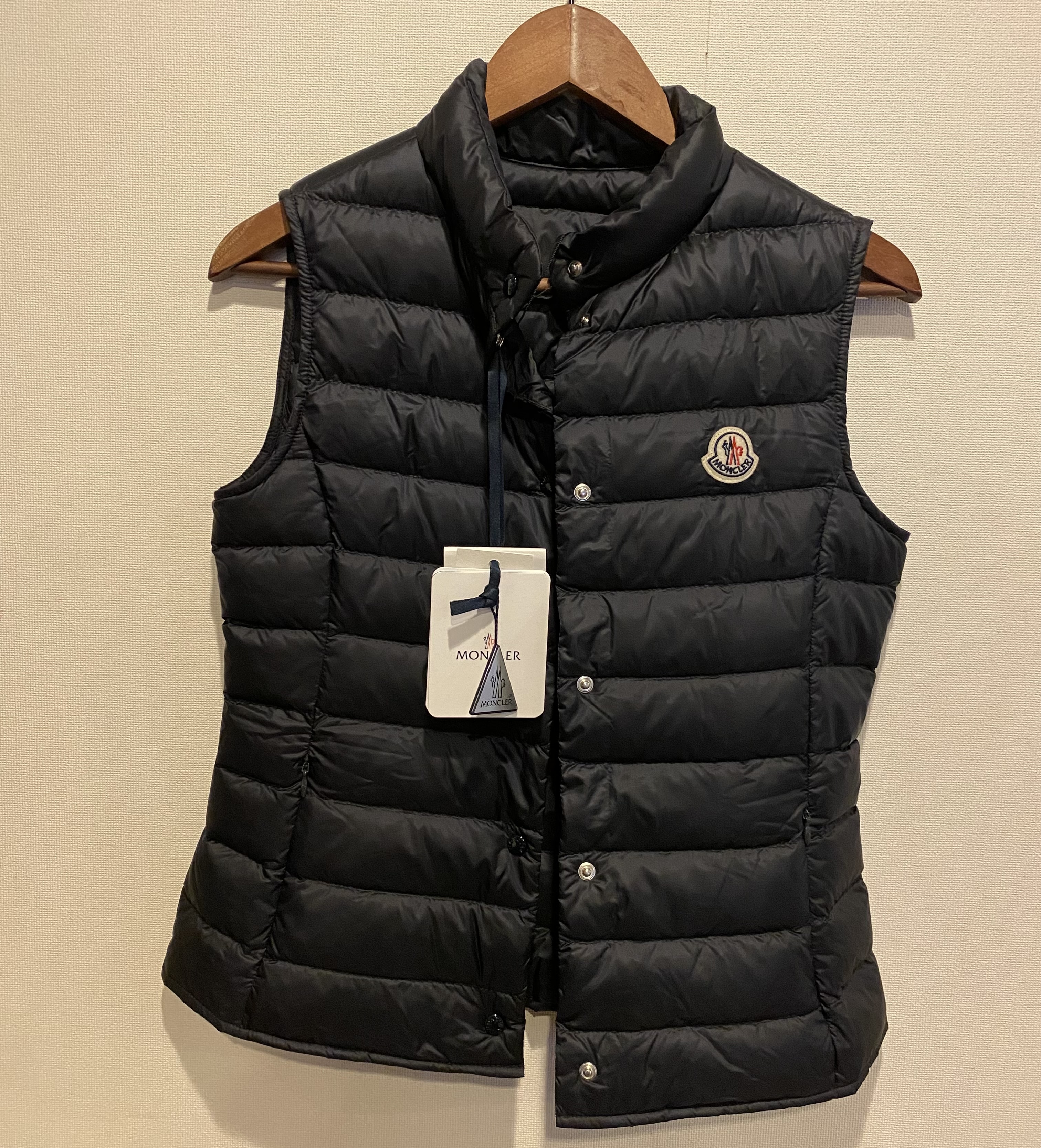 国内即納★MONCLER《大人も着れる14Y》LIANEベスト ネイビー