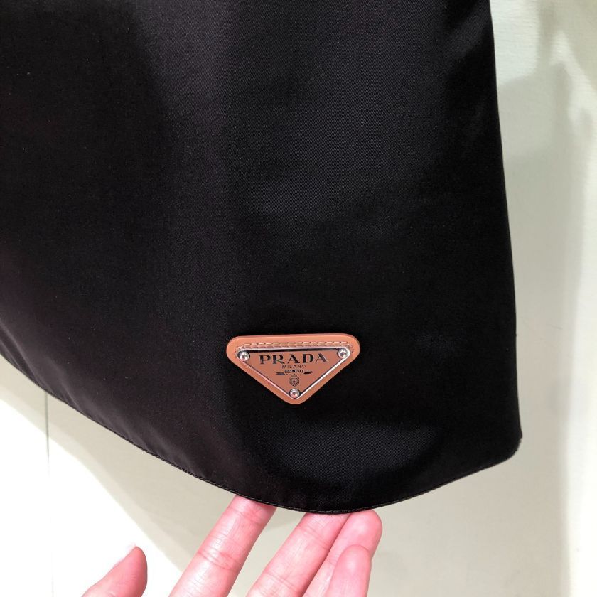 6万取引突破☆UPS速達便利用！【PRADA】21H969 1WQ8_スカート