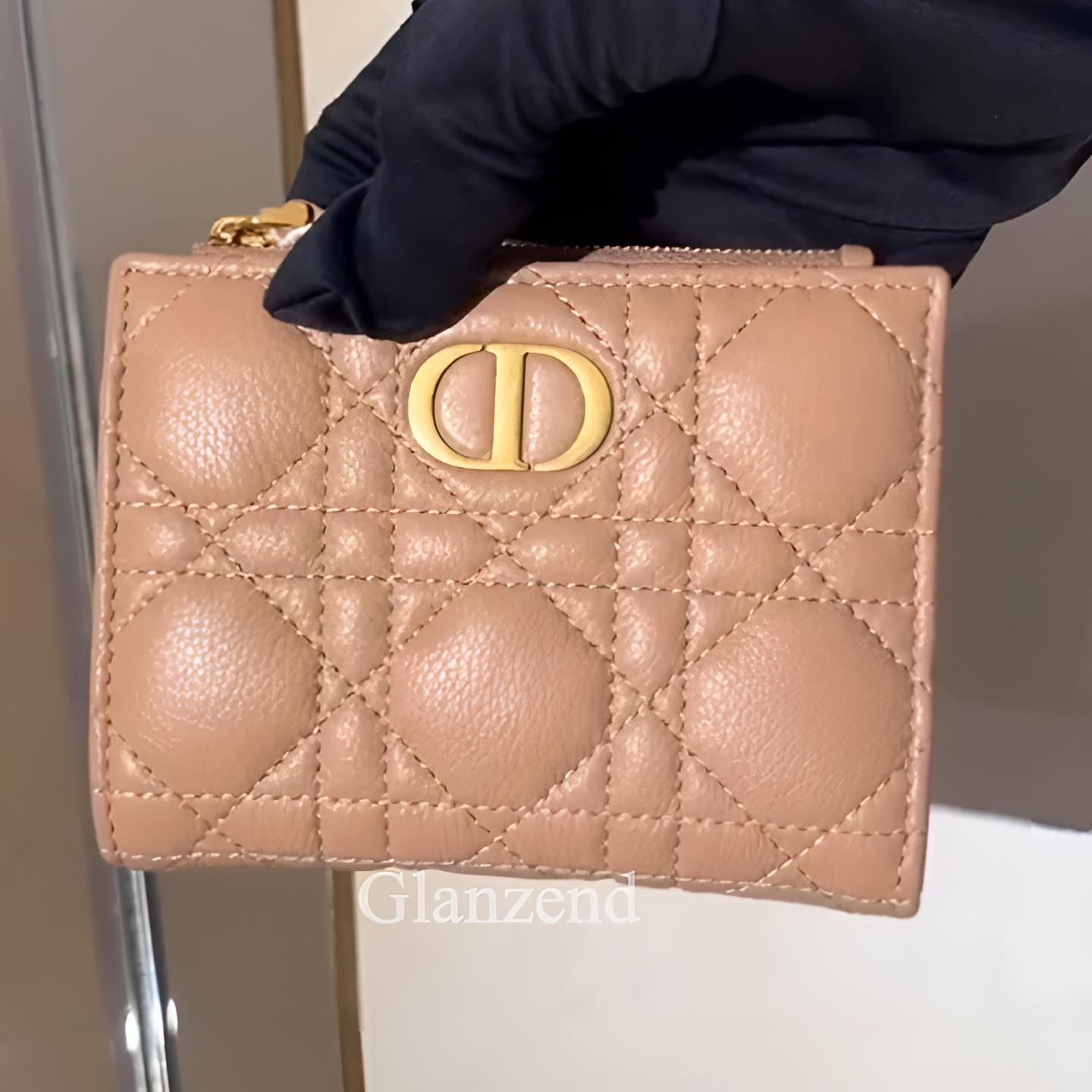 大人気カラー♪【Dior】《Dior Caro》ロゴ入り ダリアウォレット