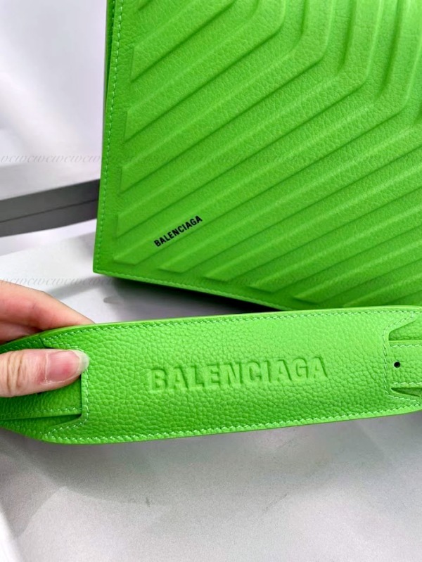 【国内発】BALENCIAGA ショルダーバッグ 679465 ギフト包装可 国内発】BALENCIAGA ショルダーバッグ 679465 ギフト包装可