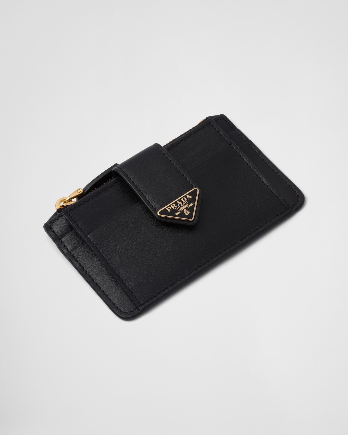 大人のリッチ感【PRADA】スナップボタン付き カードホルダー 大人のリッチ感【PRADA】スナップボタン付き カードホルダー