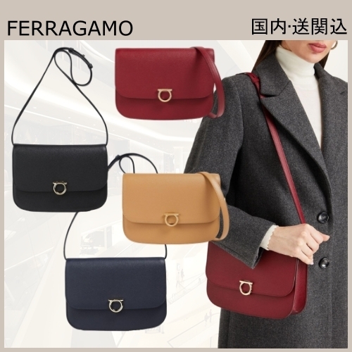 素敵★FERRAGAMO Gancini ぺブル加工レザー ショルダーバッグ