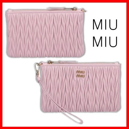 ピンク系 MiuMiu(ミュウミュウ) クラッチバッグ(レディース
