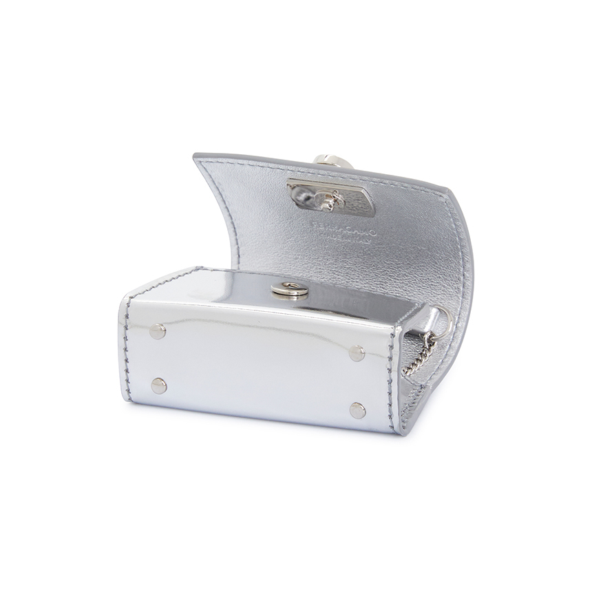 《FERRAGAMO》 22 0487 008 0770677 チェーンAirPods Proケース