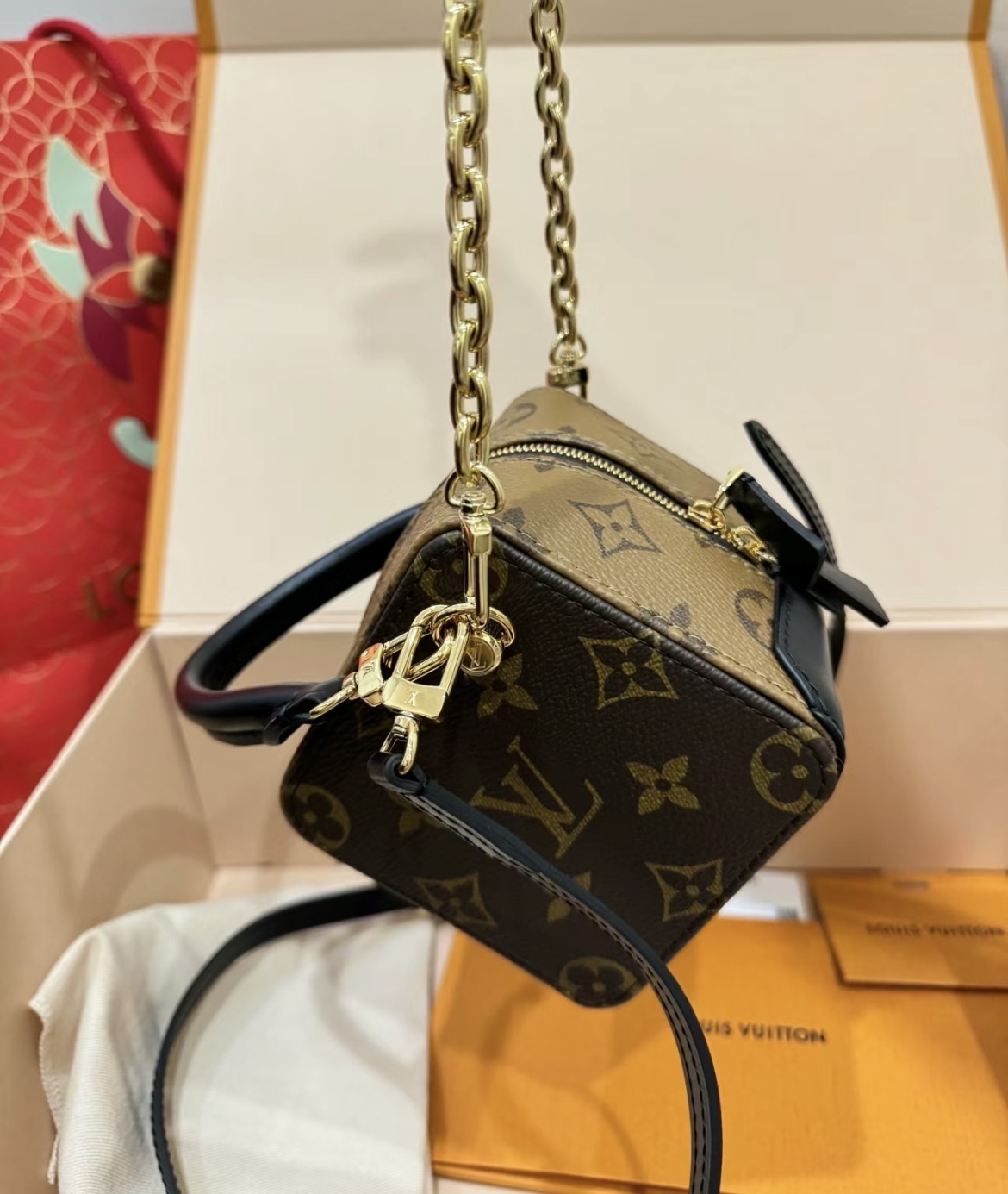 キューブ型が存在感有り☆Louis Vuitton Diceバック