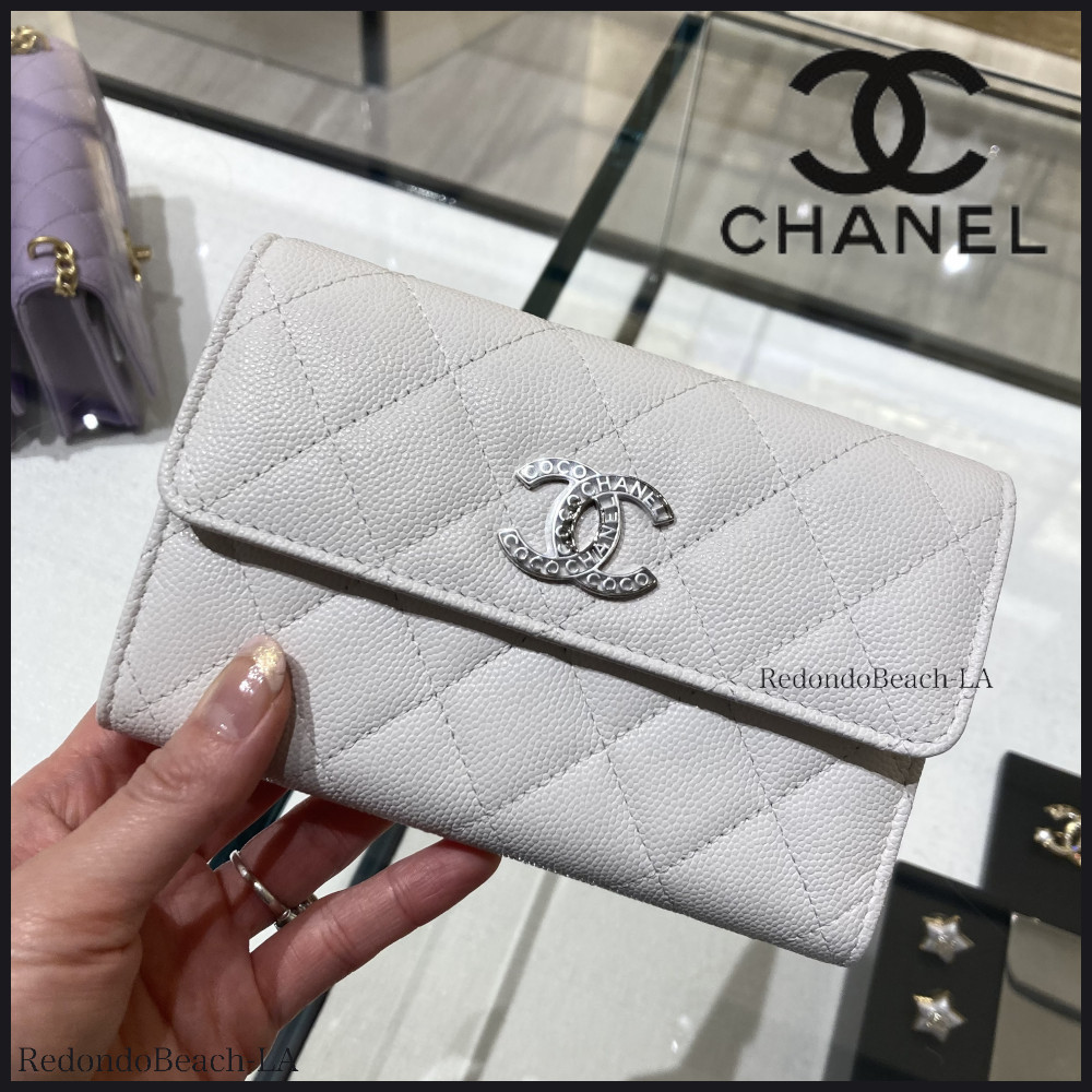 中のデザインが可愛い★CHANEL★折り畳み財布★希少シルバー金具