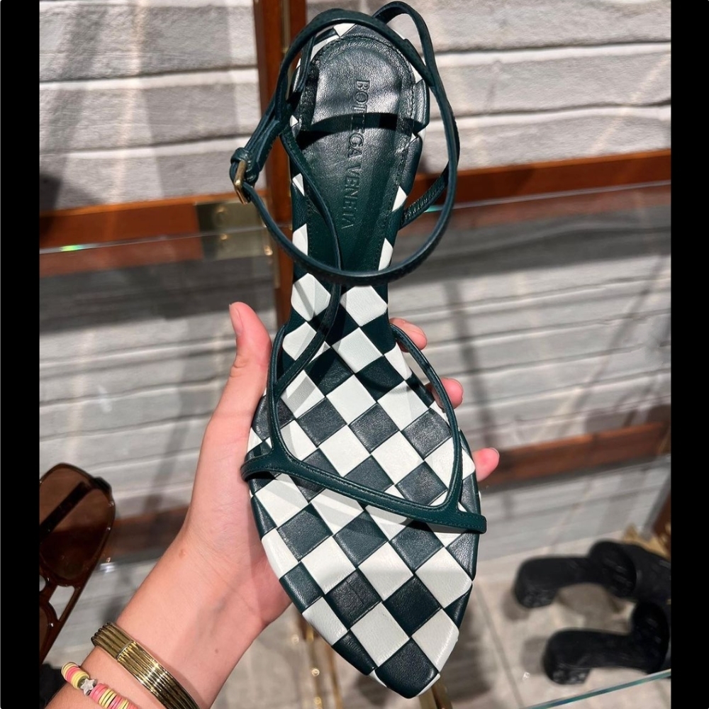 【BOTTEGA VENETA】リーフ サンダル バイカラーチェック ラム