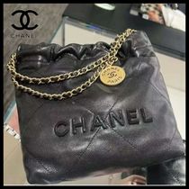 【人気のBlackキャビアスキン】CHANEL 22 ミニ ハンドバッグ