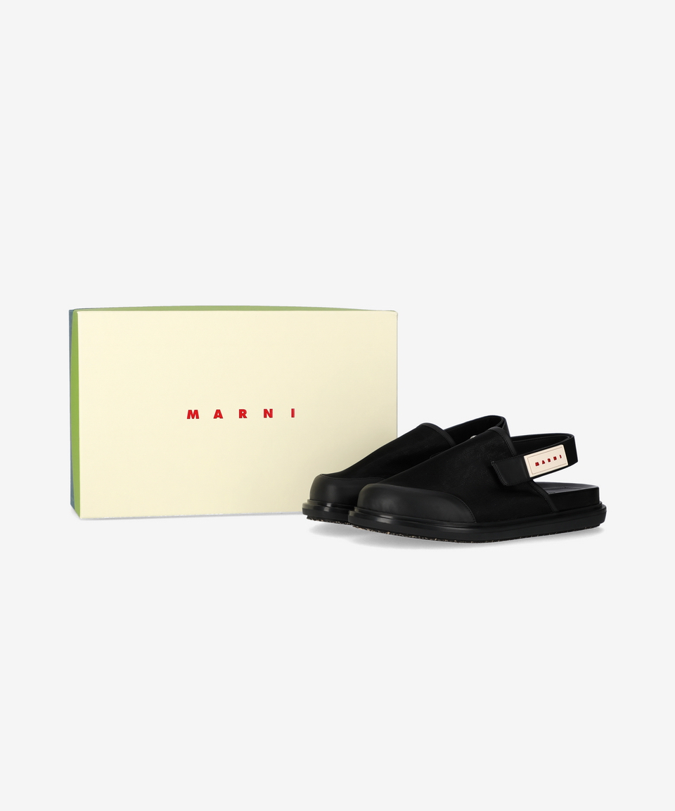 《MARNI》 SBMS008701 P6392 00N99 パースベット ミュール