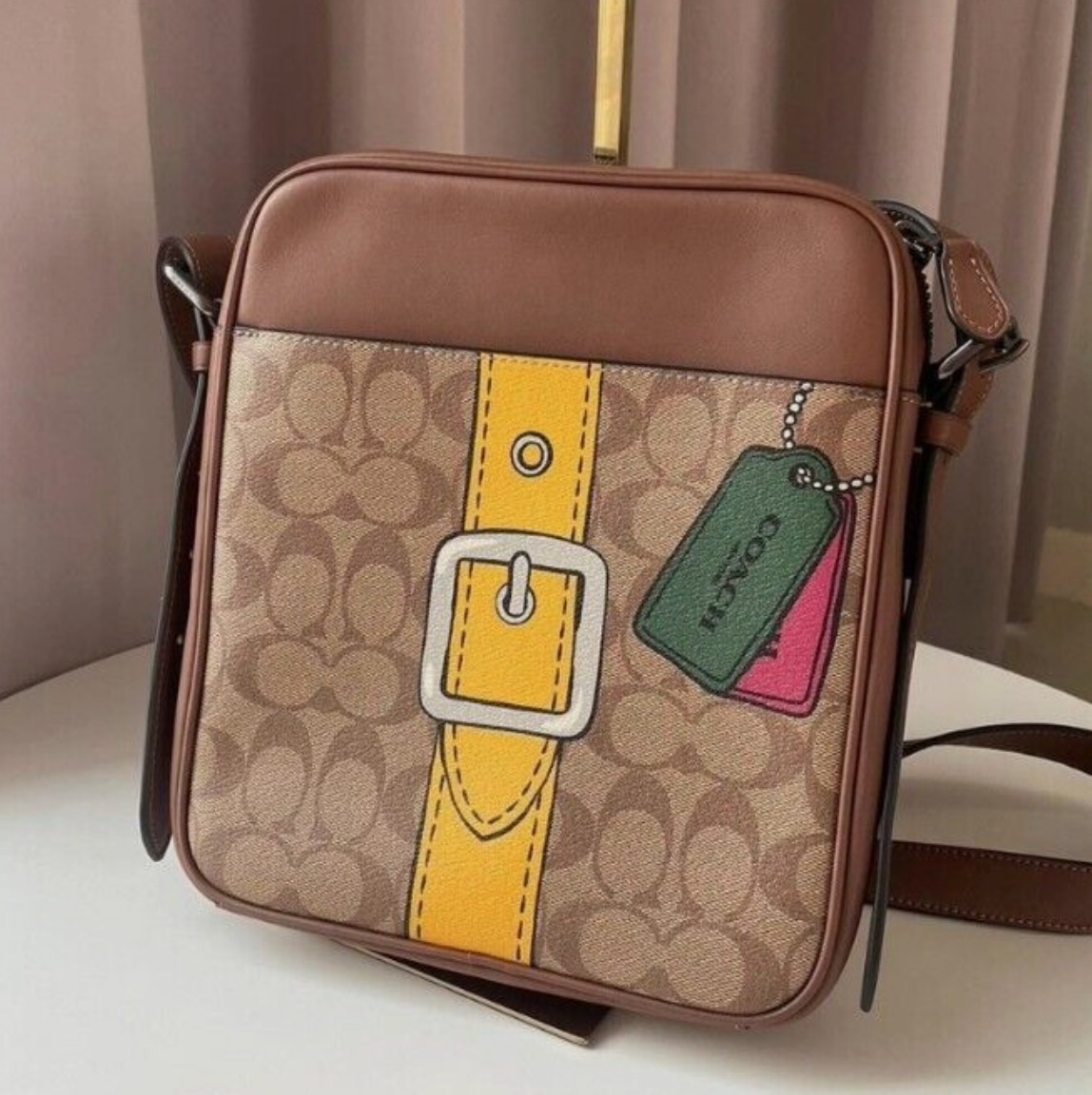 セールCoachハドソントロンプルイユ騙し絵ロゴクロスボディ