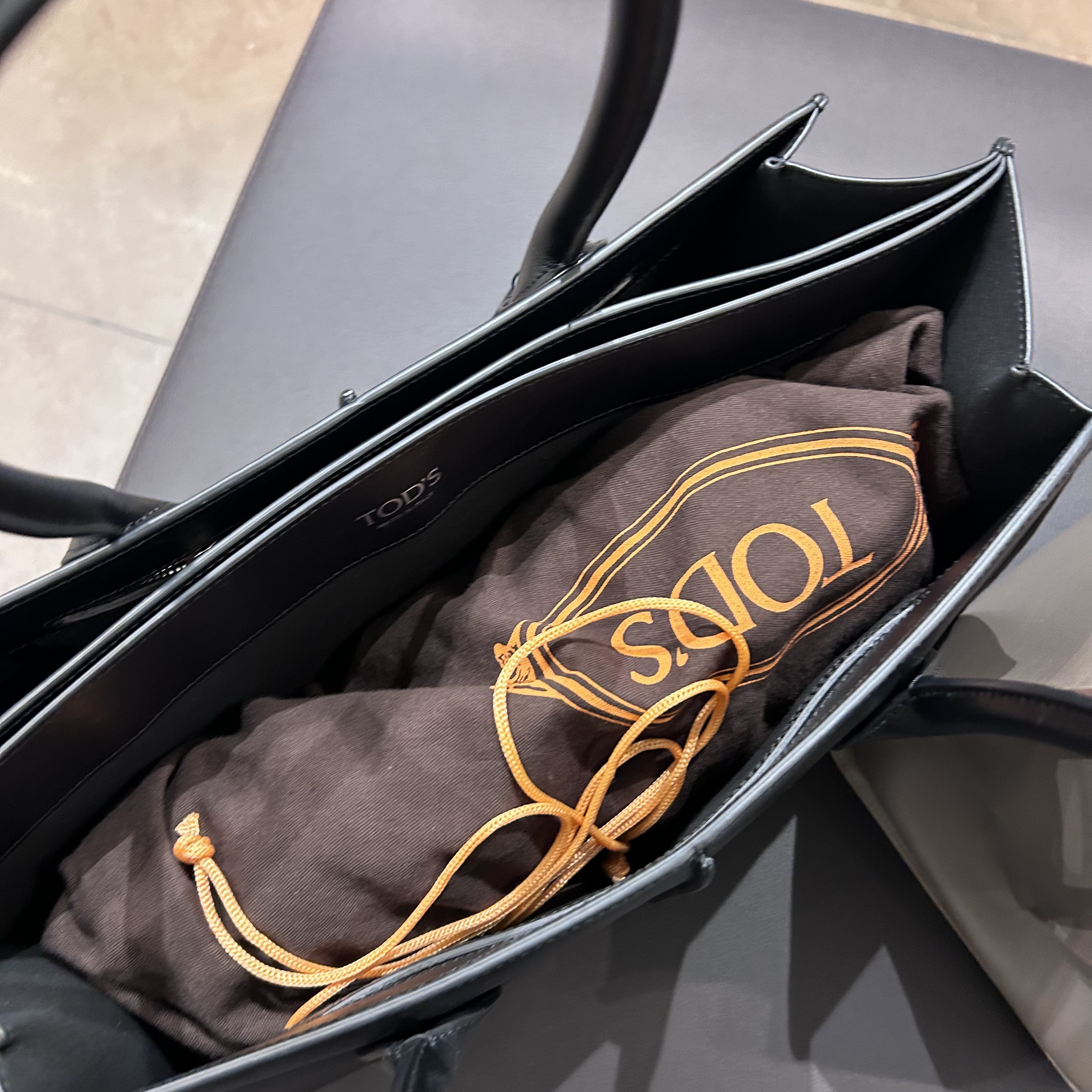 【VIPセールでアイコン】Tod'sタイムレスショルダートート VIPセールでアイコン】Tod'sタイムレスショルダートート