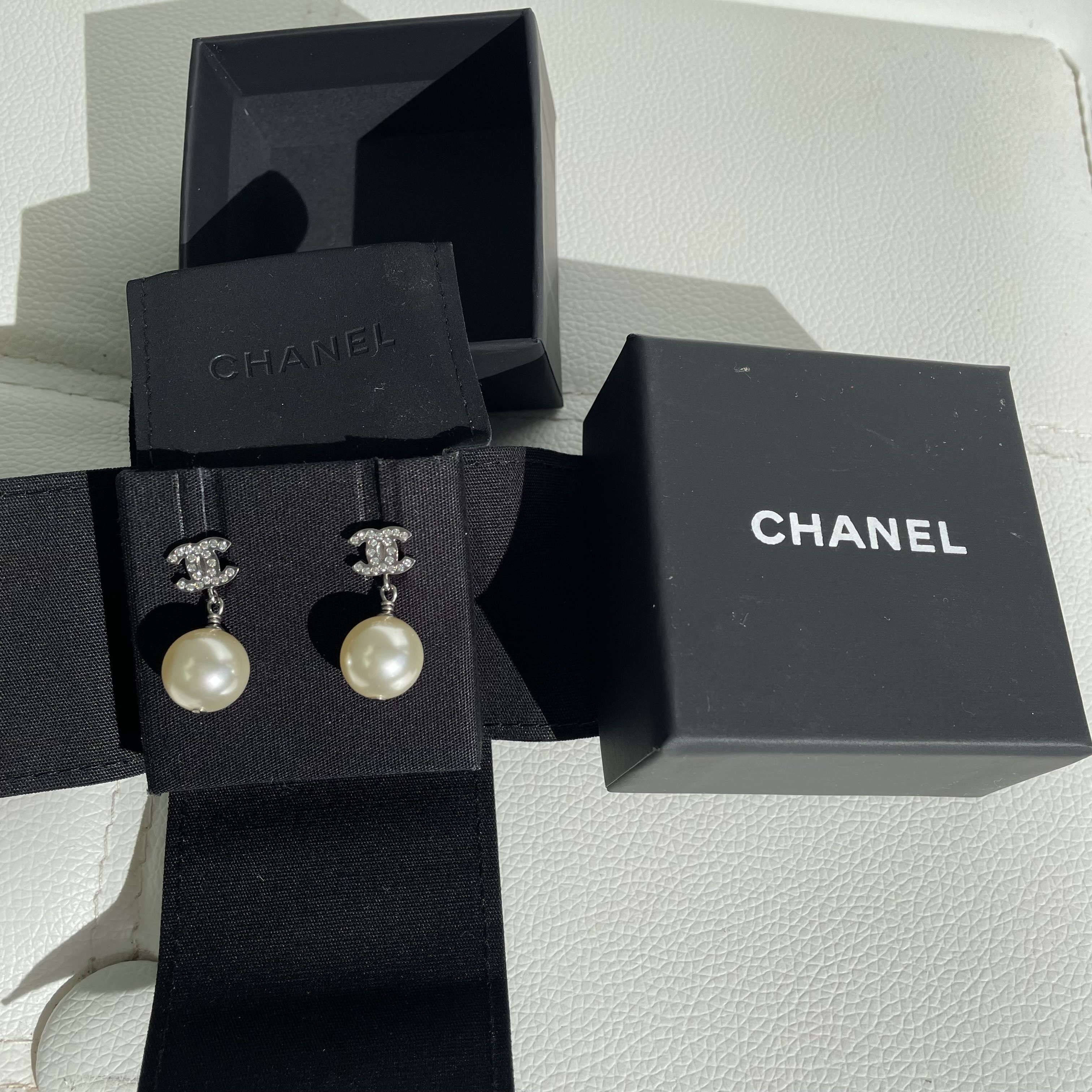 即完売【CHANEL】大人気 パールCCロゴピアス プレゼントにも