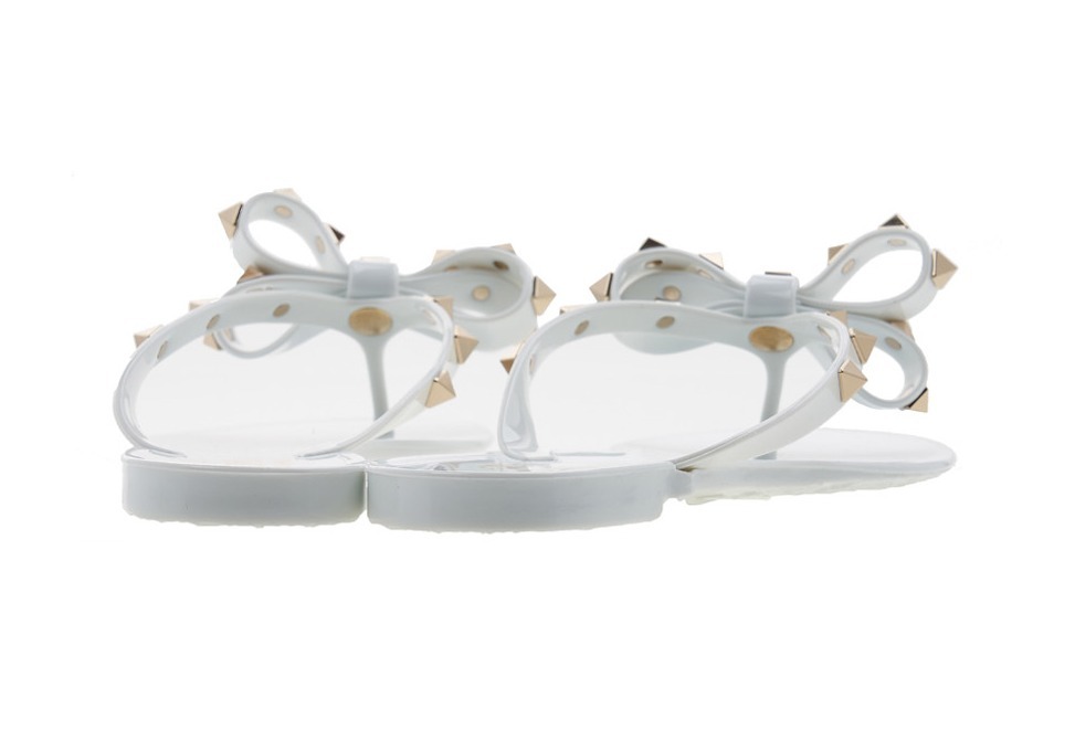 ☆韓国の人気☆【VALENTINO】☆ROCKSTUD サンダル POUDER☆ valentino rockstud pvc thong poudre color flip flop sandal