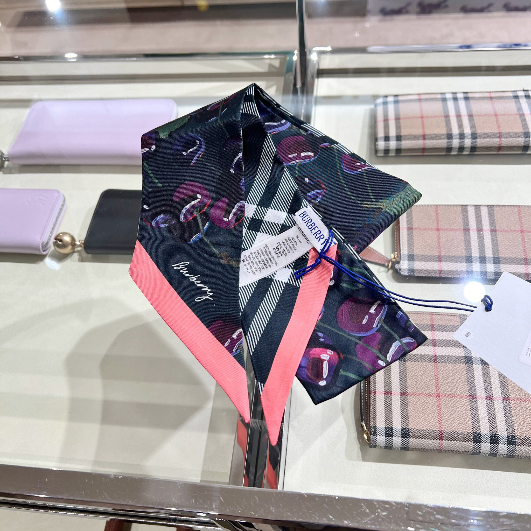 【チェリー×チェック】★Burberry★スキニー シルクスカーフ♪