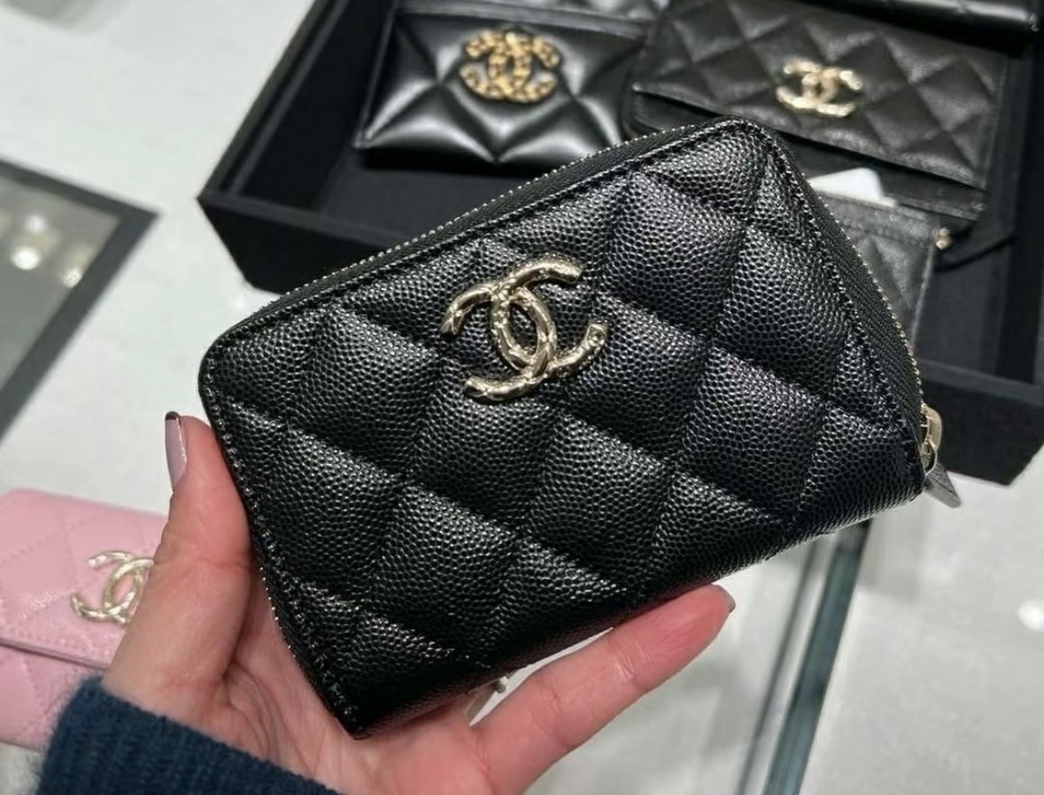 CCマークの中にマトラッセやCCマークが CHANEL コインパース