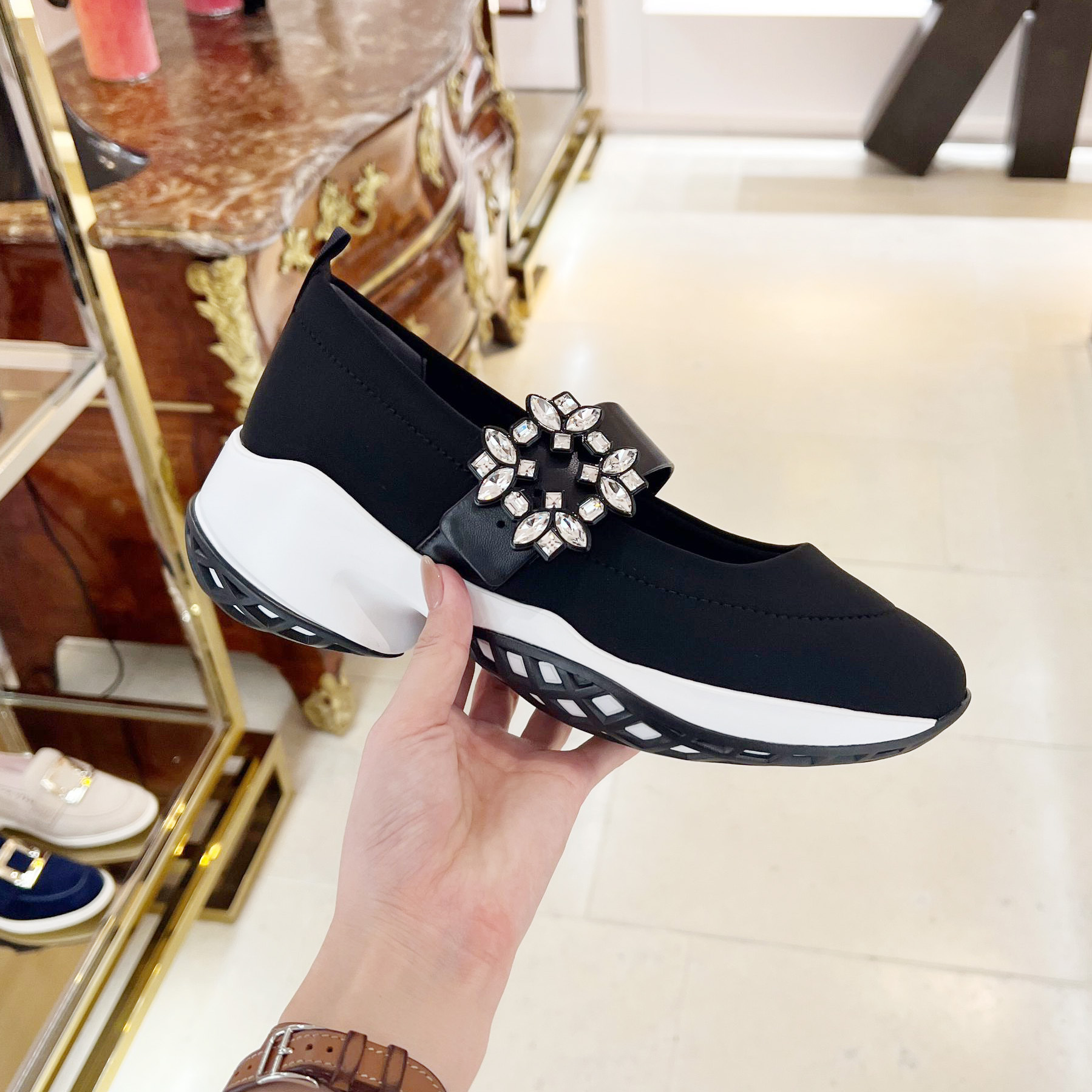 [Roger Vivier] トレ ヴィヴィエ ストラス ミニ パース 極美品 Roger Vivier/ロジェ ヴィヴィエ ヴィヴ カバ フラワー