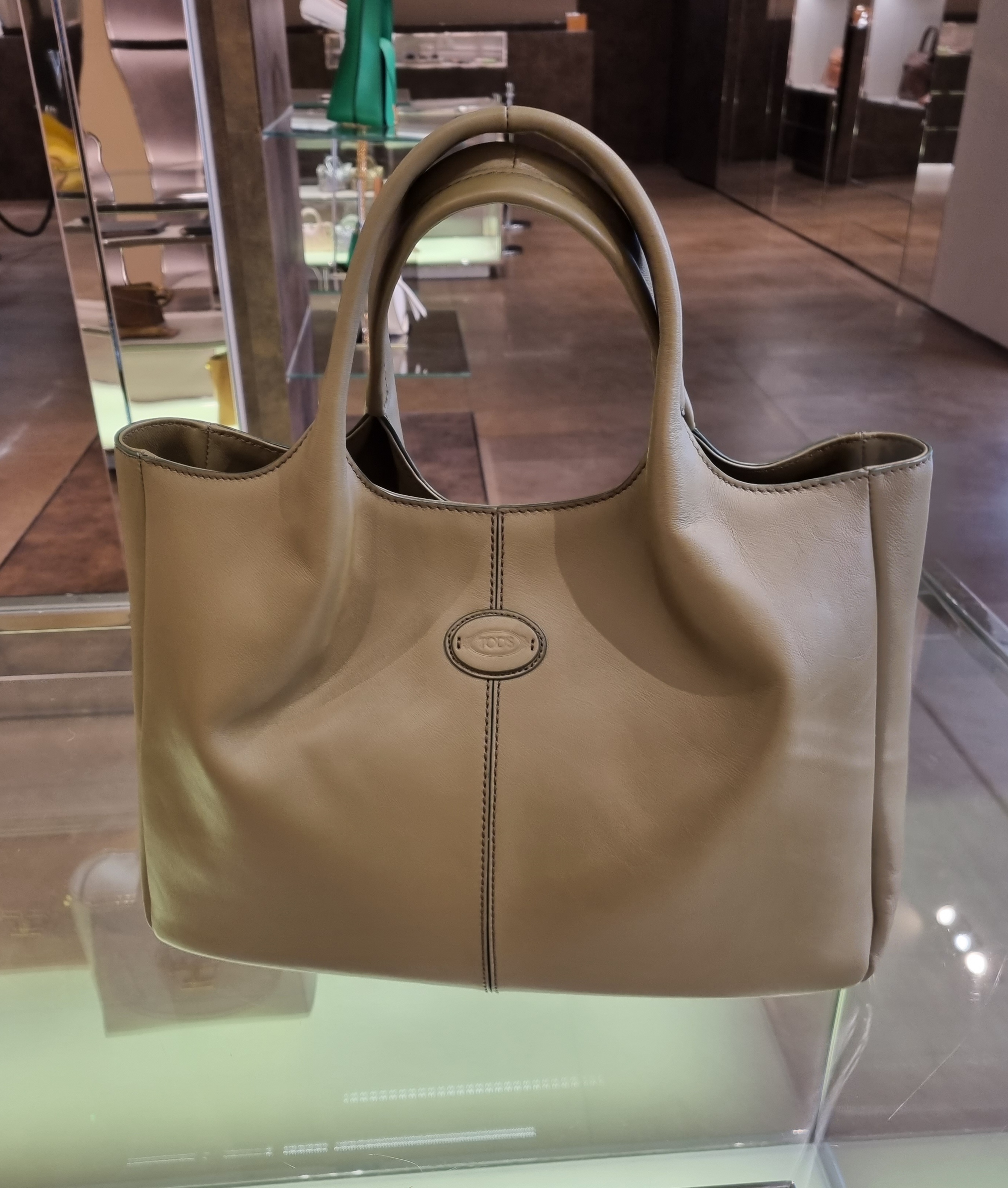 【アウトレット】TOD'S ALH TOTE ミディアム バック ♪送料込み 特価セール!【アウトレット】TOD'S ALH TOTE ミディアム バック